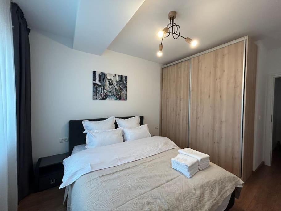 Regie Sunset Apartment Bukares Bagian luar foto