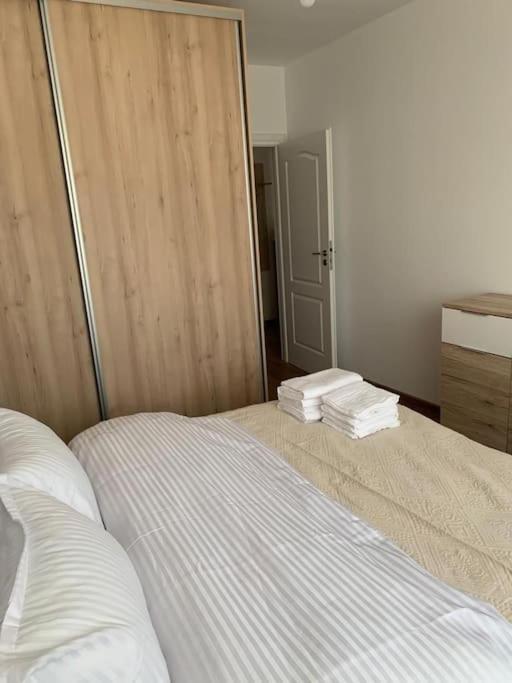 Regie Sunset Apartment Bukares Bagian luar foto