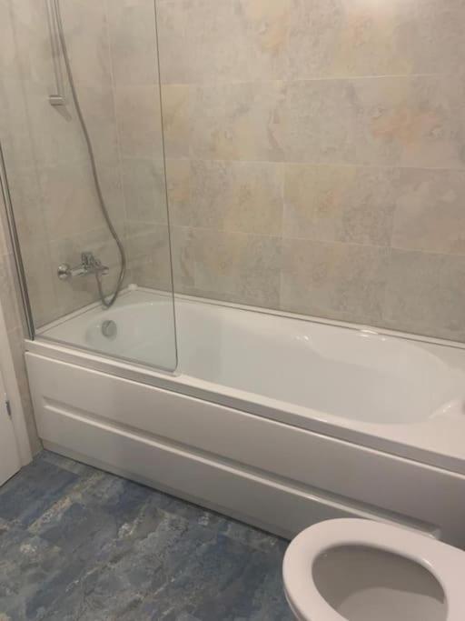 Regie Sunset Apartment Bukares Bagian luar foto